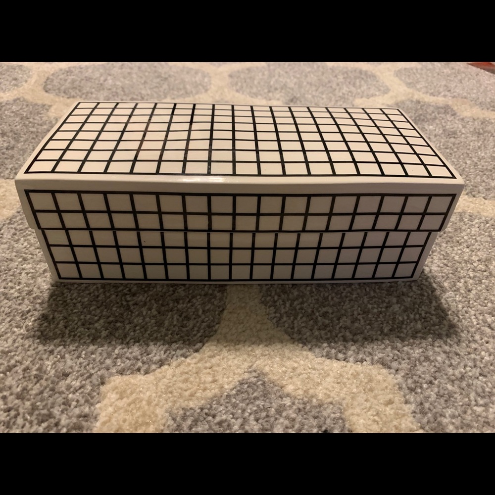 Ceramic decor / storage box